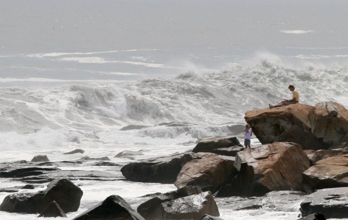 backshore_wave_people