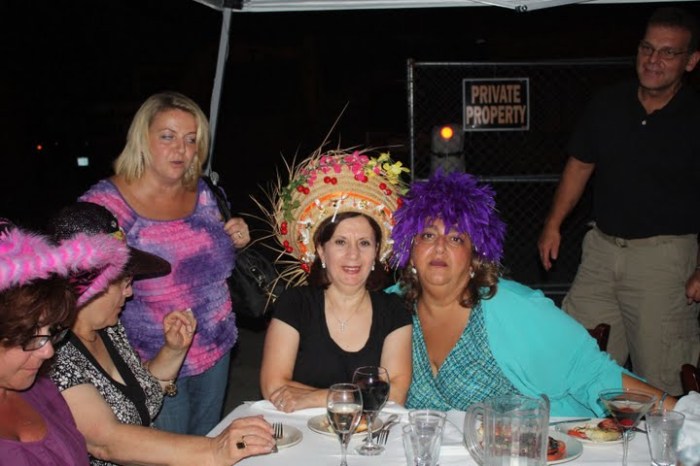 photo by Manny Simoes