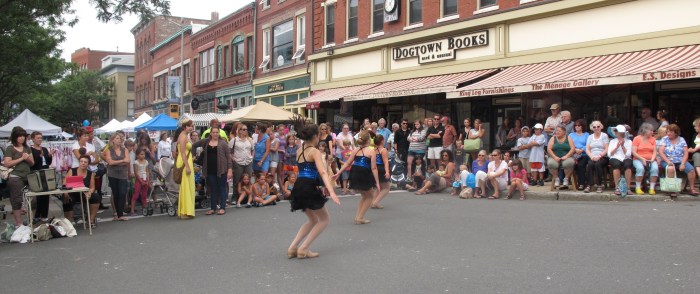 2011AUG BAZAAR & TRIATHALON 031