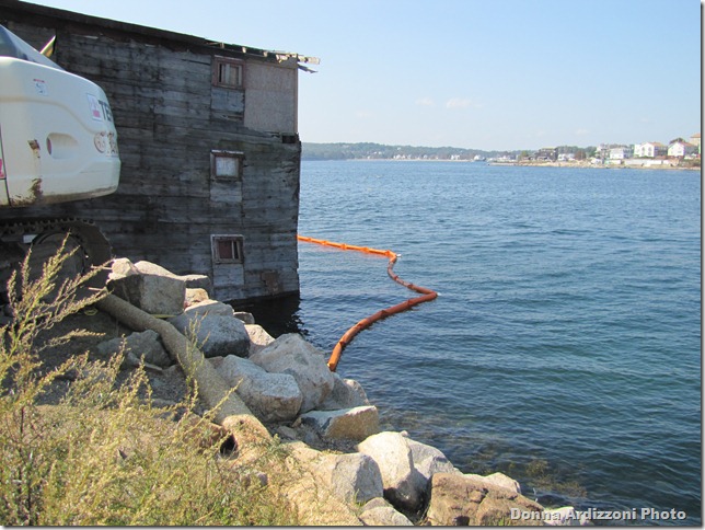 Boons to protect the harbor from the wood