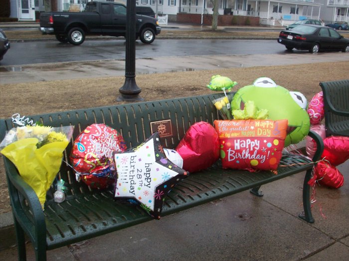 paul's bench balloons