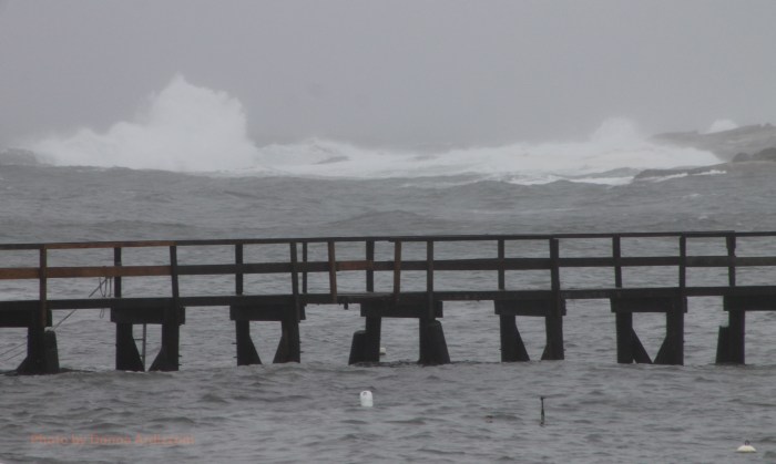 October 29, 2012waves going to hit pier