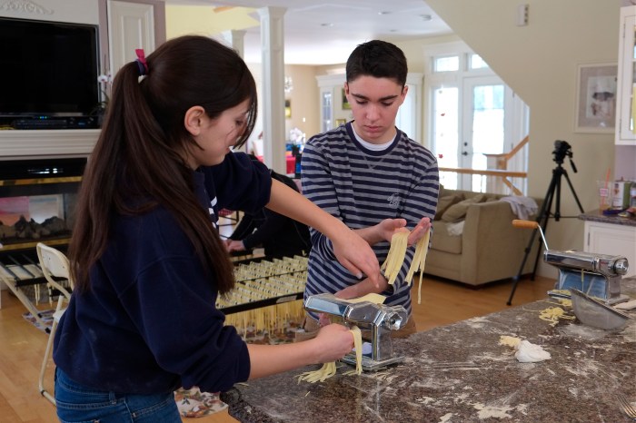 Sabrina and BJ Mohan Sista Felicia making pasta 2 © Kim Smith 2013