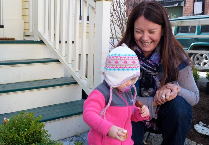 Jennifer fandetti and helper ©Kim Smith 2012