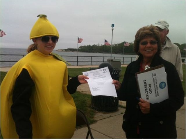 Lemonade Sara and Rosalie