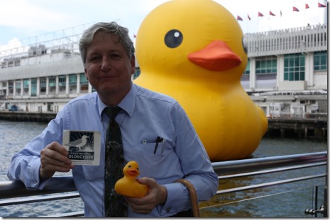 2013-06-07-HK-Rubber-Duckie-at-Lunchtime-041_thumb.jpg