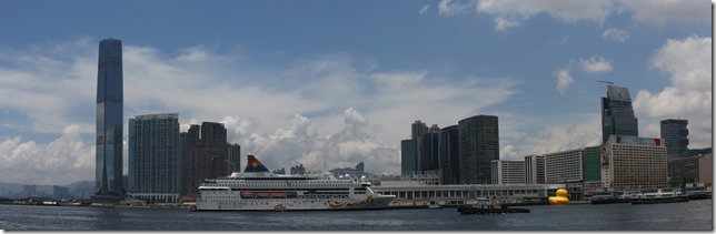 2013 06-07 HK Rubber Duckie at Lunchtime Pan 011-013