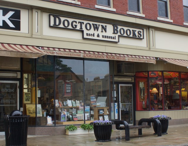 _Dogtown books façade