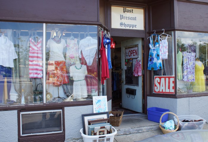 _past present shoppe façade