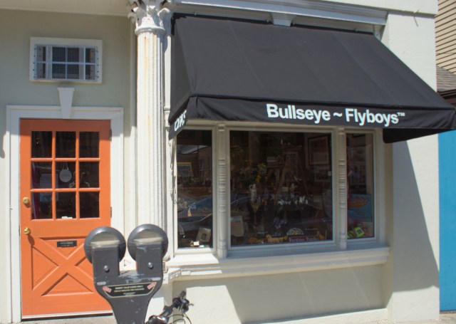 _Bullseye books façade