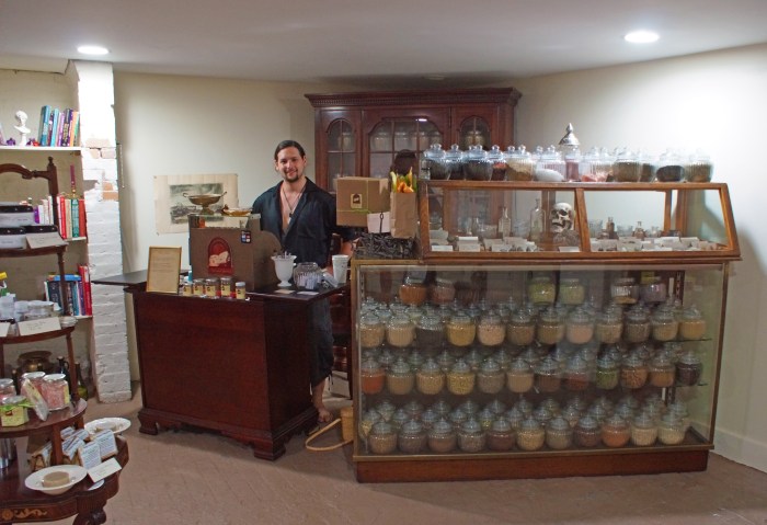 _DSC08971 Clint behind the counter