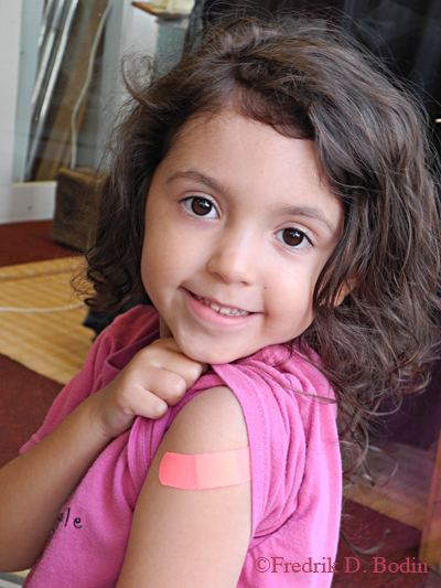 Andromeda Emmeline Lammott is 4 years old today. DOB 9/11/09 at 11:11 pm in Chicago, IL. Her mother is Vignette, and Lucas is her dad. I spent most of the day with little Andromeda on Monday, while Vignette and Peggy of the POP Gallery gave my gallery a window "makeover." It was a birthday present from them. Delightful all around, so happy birthday to little Andromeda.