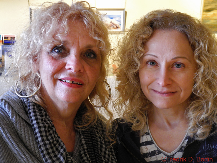 It doesn't happen every day, that someone you connect with returns for a second visit. Duane and Sandy from MI from yesterday's story returned, and as we were speaking Diana Long came in. As we talked, Sandy turned to Diana and said: "You look like the daughter I never had." Wow, you decide.