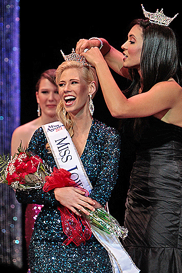The crowning. This is not your ordinary beauty queen. Miss Iowa, Nicole Kelly, is a 23 year old Keokuk resident.. So here she is, and goes to the same church as David Grimes, who has Cape Ann connections. From her website: "Nicole, who was born without a left forearm, says in that she was overwhelmed at first by the outpouring of national and international attention she received after being crowned Miss Iowa." “I’m not interested in starting a revolution just for those who look physically different, I want to hear the stories of those of you who have felt different, who have overcome a hard challenge in your lives. I want this to be a campaign of empowerment, inspiration and celebration. I want this to be a place where you can see and be seen.” missiowa.com 