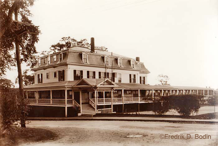 Who remembers this Cape Ann waterfront hotel? Not an easy one. Clues tomorrow if no one nails it. 