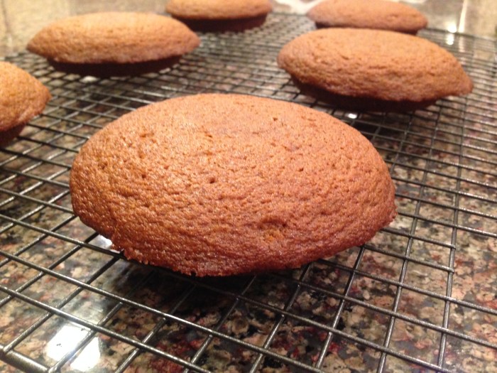 ginger bread muffin tops with mascapone frosting (24)