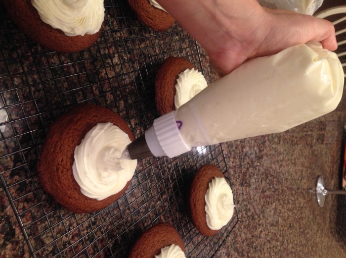 ginger bread muffin tops with mascapone frosting (27)