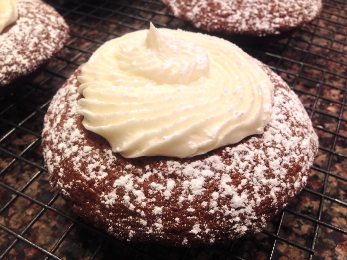 ginger bread muffin tops with mascapone frosting (28)