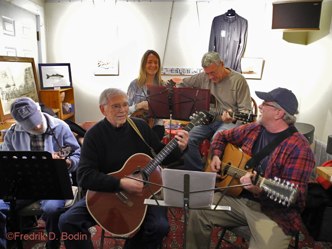 During the opening, we were entertained by the Old Folks Novice Acoustic Jam. Two or three of the players are GMG names you may recognize: Marty Luster, Len Burgess, and James Eves. Anyone is welcome to play with them. This was their first public appearance.