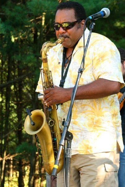 222768_1047003347210_8944_n