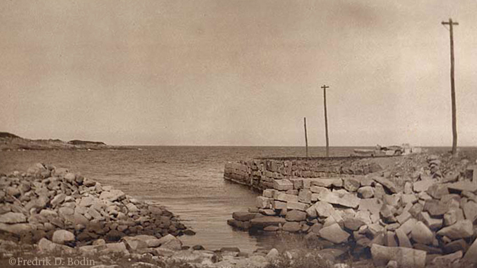 Folly Cove has historically been known for hosting small fishing boats in the hake fishery, and also for loading Cape Ann granite onto granite schooners. A breakwater was built there for that purpose by the Rockport Granite Company in 1906. Today, Folly Cove is known for its scuba diving and the "eat-in-the-rough" Lobster Pool Restaurant: http://www.lobsterpoolrestaurant.com/main/index.php