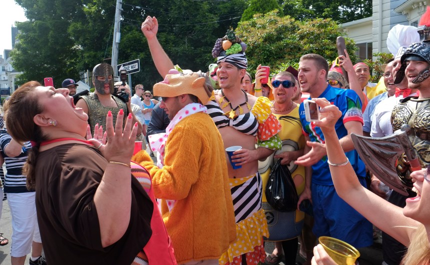 Saint Peter' Fiesta Sefatia Gresy pole Walkers  ©Kim Smith 2014.