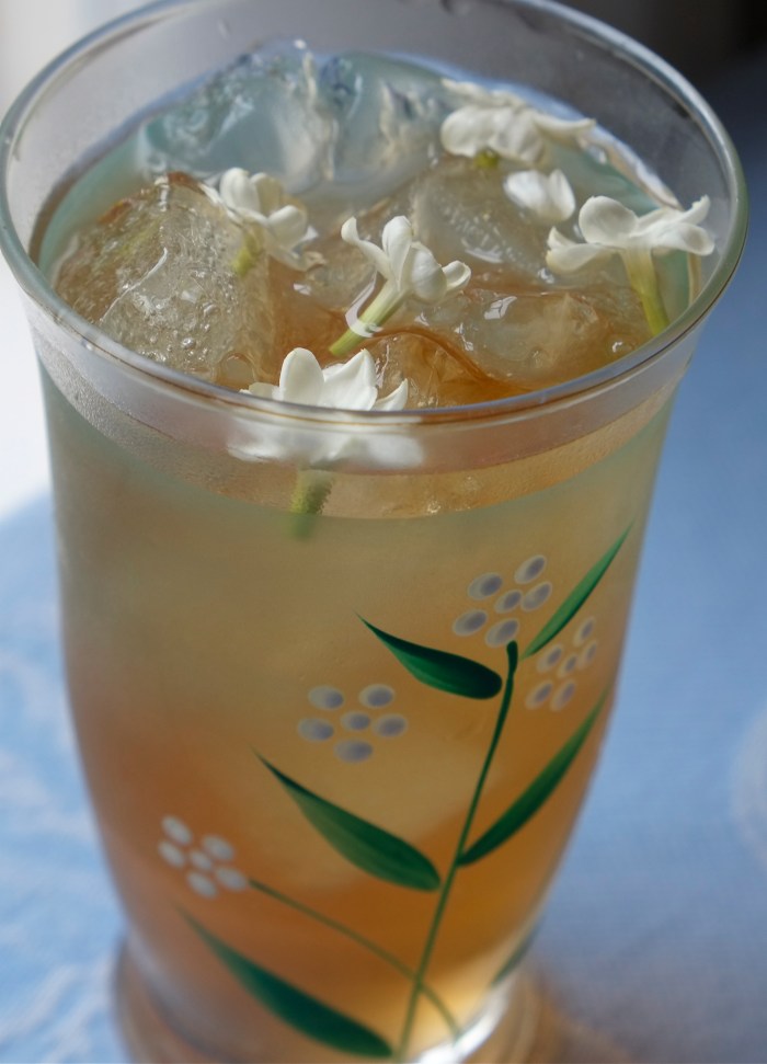 Jasmine flower ice tea Jasminium sambuc ©Kim Smith 2014