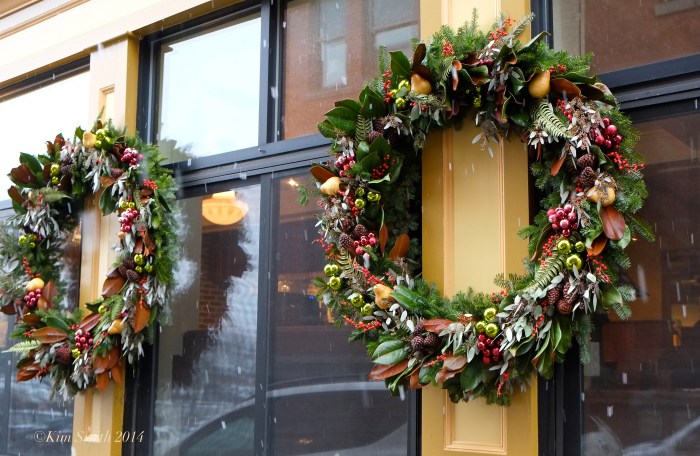 Pinoli Gloucester magnolia wreath ©Kim Smith 2014