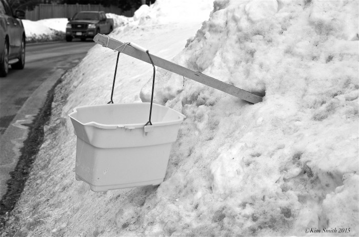 Snowville makeshift New England mail box