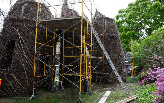 Patrick Dougherty Stickwork Peabody Essex w ©Kim Smith 2015