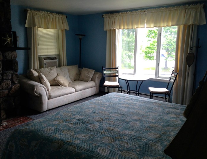 1 Fireside room at blue shutters