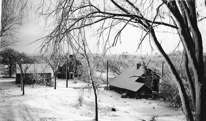 800px-White_Ellery_House_photos_012