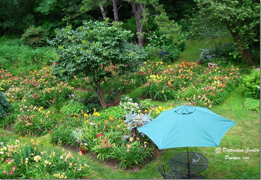 FORMAL DAYLILY BEDS at Distinctive Garden Designs