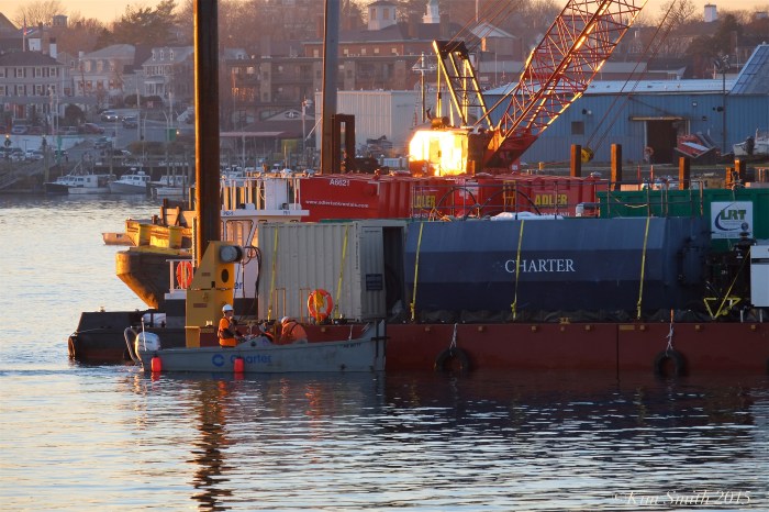 Gloucester harbor dredging men at work ©Kim Smith 2015