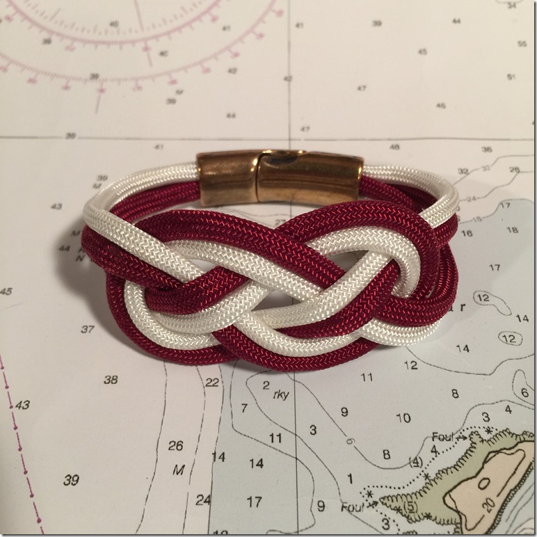 Gloucester_maroon&white_closeup