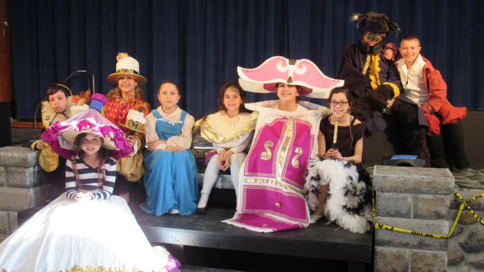 8670_Beautyand Beast cast member