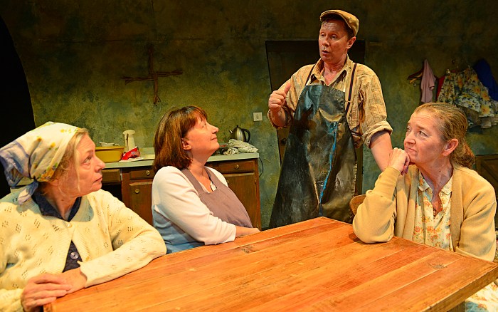 Table_Derry_Hand1523