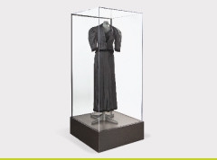 gaylord display case