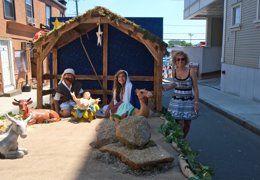 SAINT PETER'S FIESTA 2016 GLOUCESTER PROCESSION Kathy Numerosi Nativity float -2 copyright Kim Smith