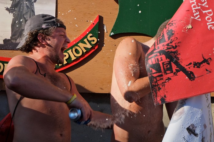 Saturday Greasy Pole Champion 2016 coyright -7 Kim Smith