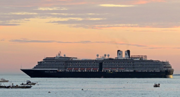 glstrcruiseshiplvng_0279