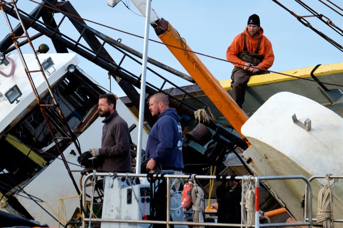 blue-ocean-dragger-shipwreck-salvage-gloucester-ma-20-copyright-kim-smith