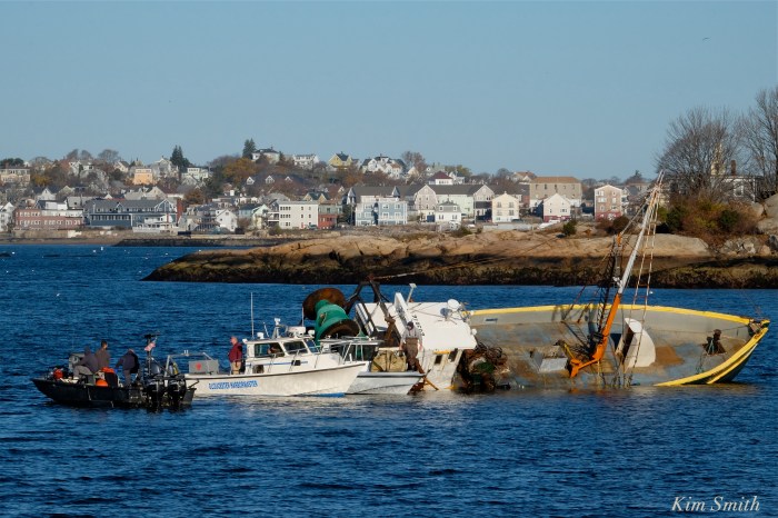 gloucester-shipwreck-blue-ocean-harbormaster-cape-ann-marine-copyright-kim-smith