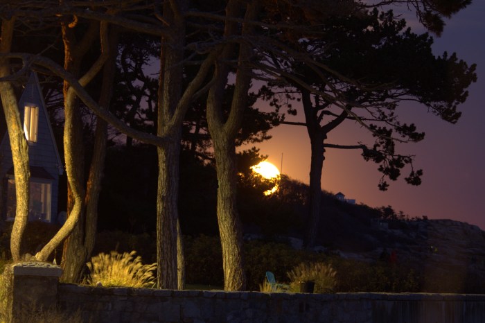 november-14-2016-super-moon-peaking-around-normans-woe2