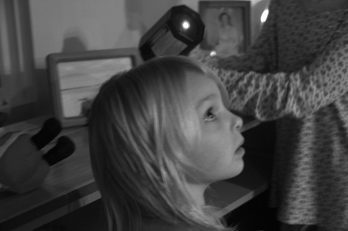 november-26-2016-avery-looking-at-the-lights