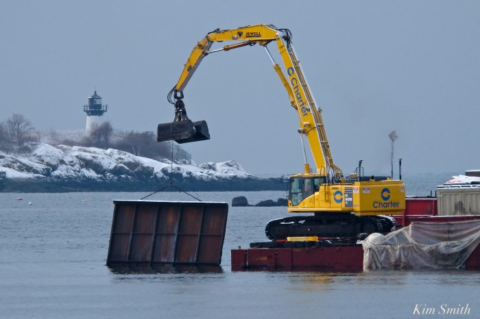 gloucester-harbor-dredging-ten-pound-island-copyright-kim-smith
