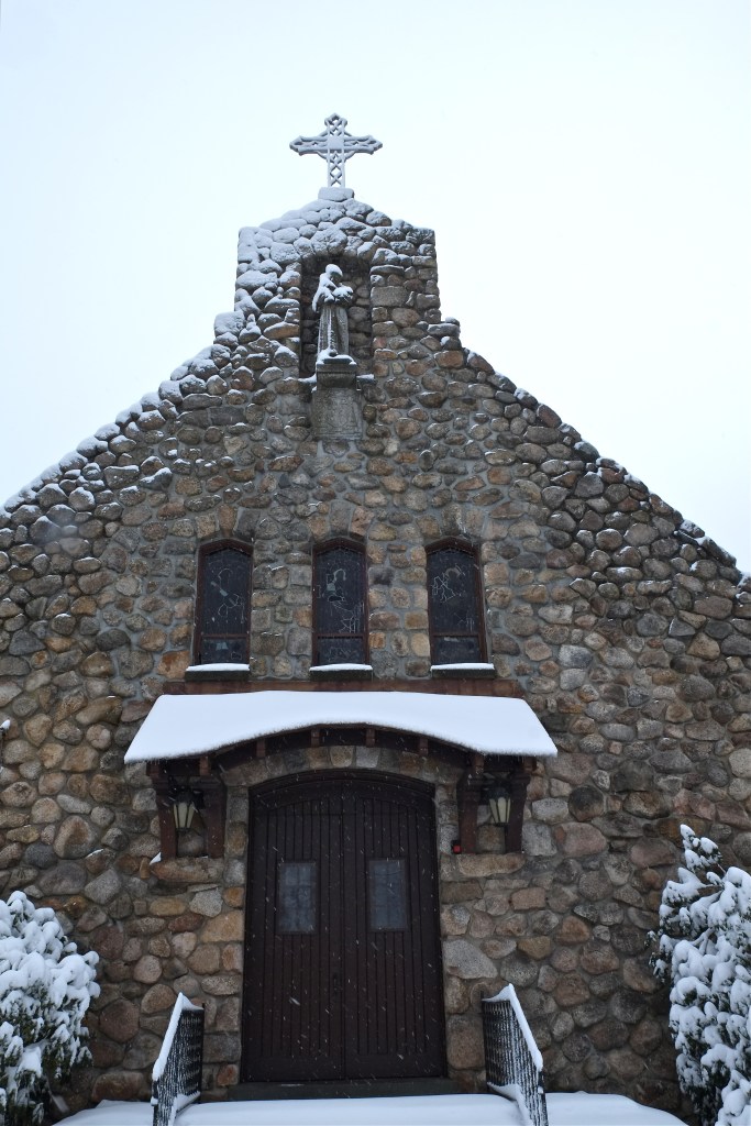 st-anthonys-by-the-sea-chapel-gloucester-snowy-day-copyright-kim-smith