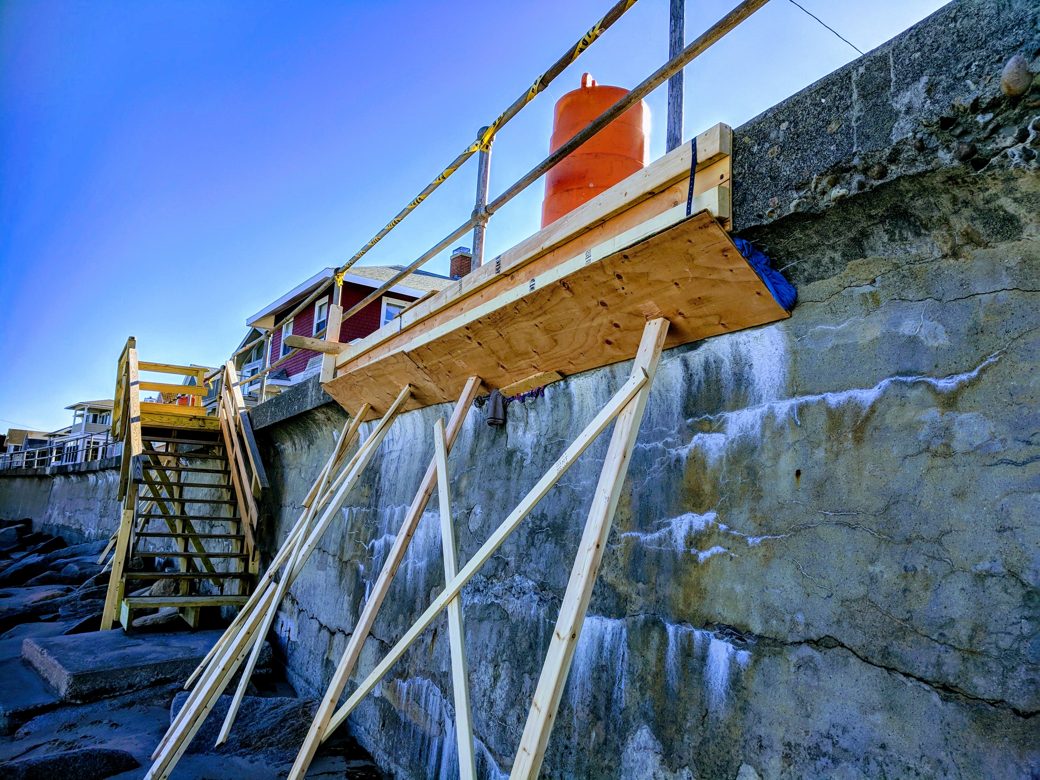 Readying concrete forms Long Beach seawall_20180615_©c ryan.jpg