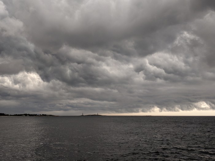 possible torrential rains forecast big sky an seas precede_20180717 © cryan