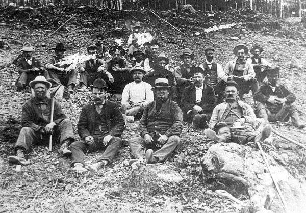 Clearing Haskells pond late 1901 © courtesy historic photo from collection Bruce Roberts